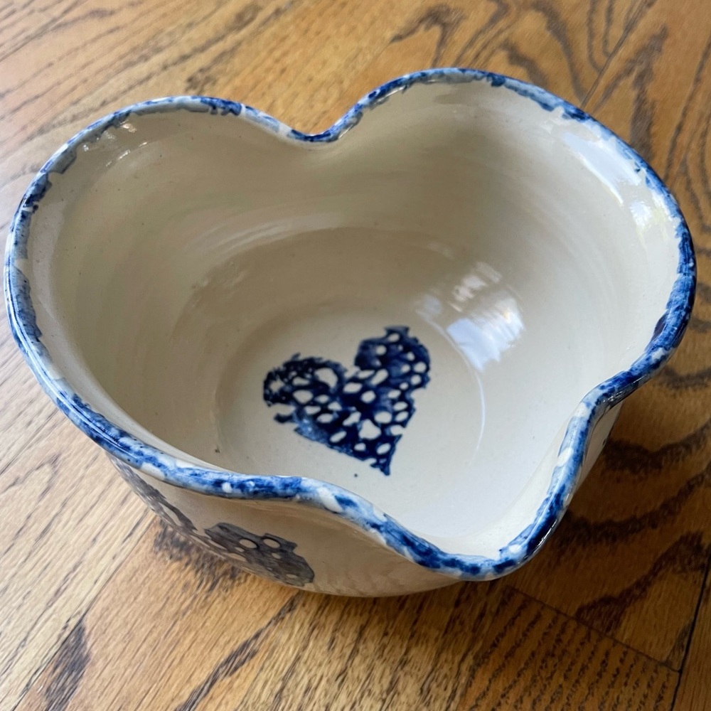 Marshall Pottery Signed Heart Batter Bowl with Pouring Spout Blue Sponge Painted
